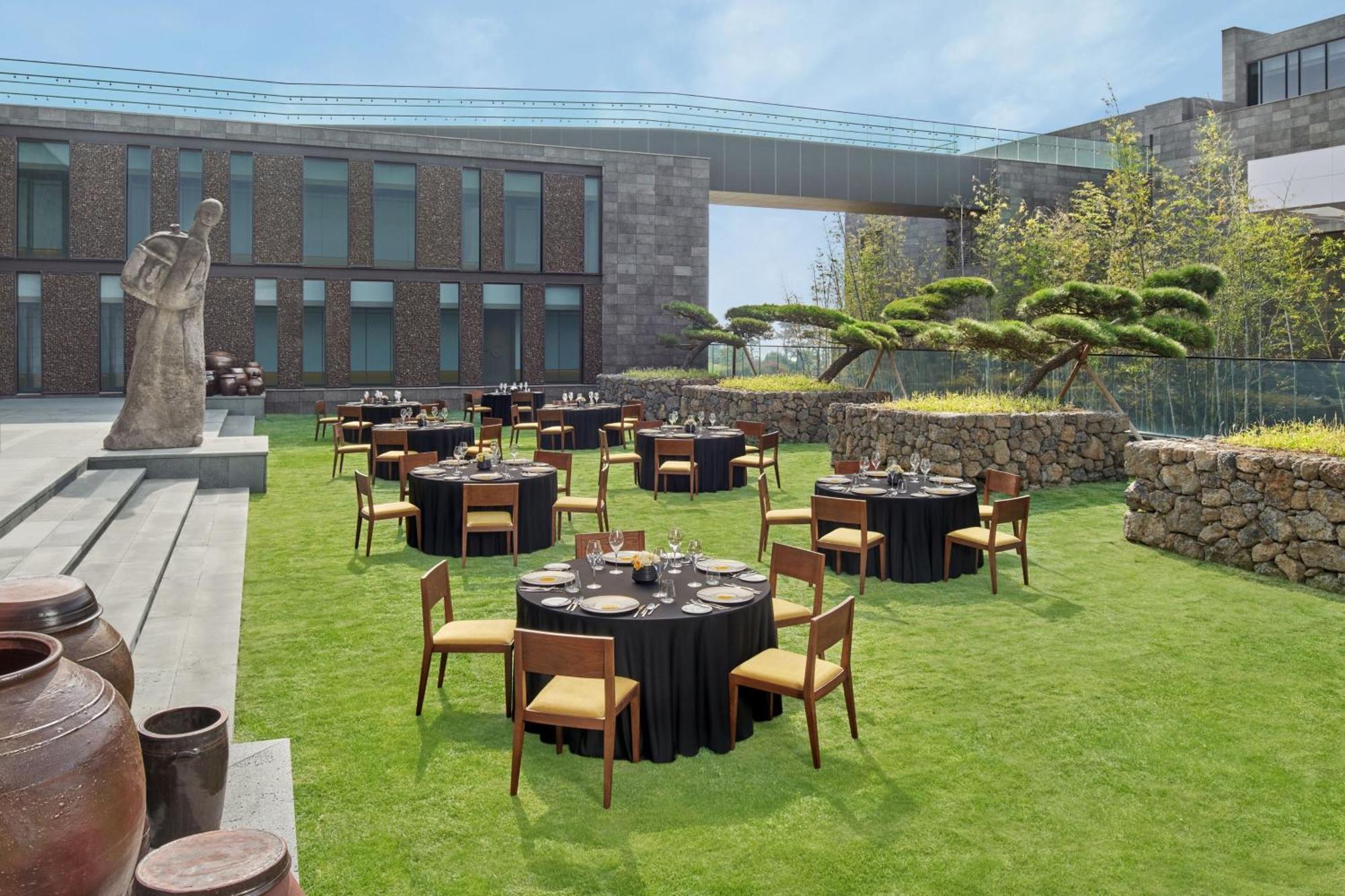 Jw Marriott Jeju Resort & Spa Сеогвипо Екстериор снимка
